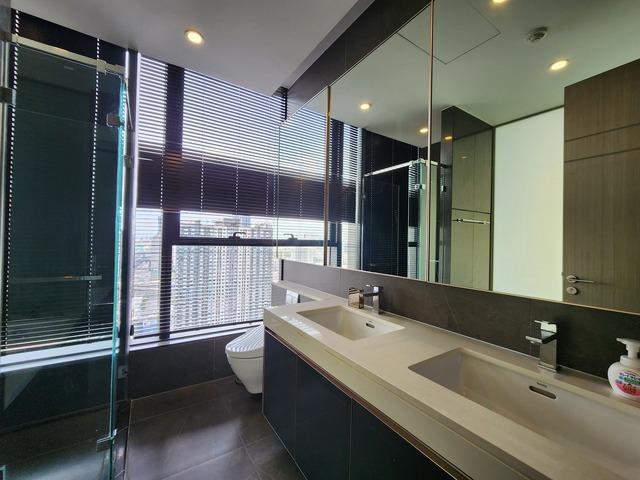 The Esse at Singha Complex 2 bedrooms for rent close to MRT and Airport Link 6
