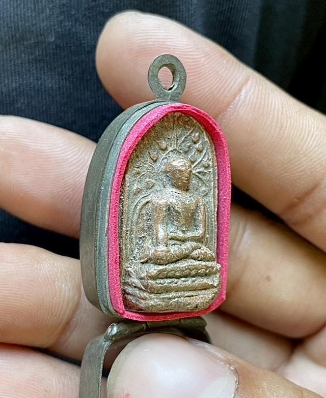 พระคงลำพูน กรุเก่า เนื้อดิน วัดพระคงฤๅษี สีพิกุล 5