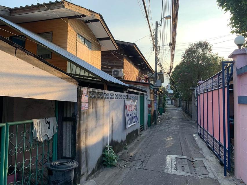 ขายบ้านเดี่ยว 2 ชั้น ครึ่งปูน ครึ่งไม้ รถยนต์จอดในบ้านได้ ใกล้รถไฟฟ้าสามแยกไฟฉาย และโรงพยาบาลศิริราช 5