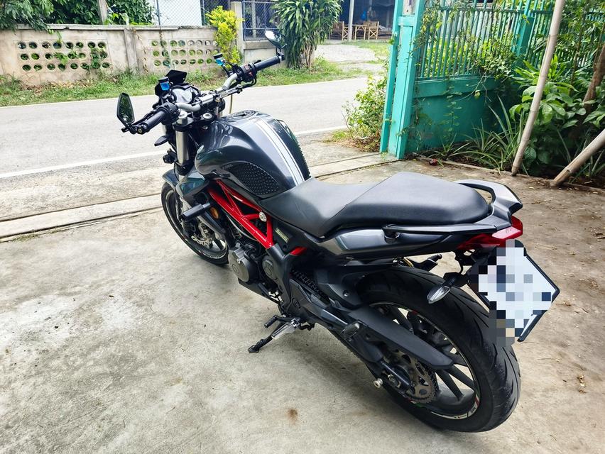 Benelli tnt 300