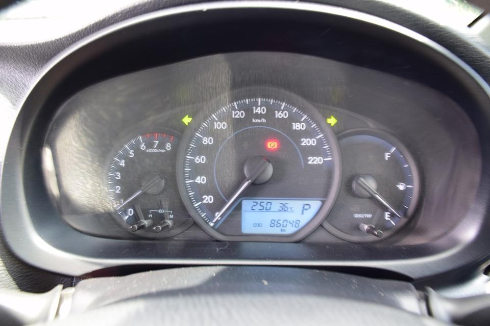 ขับดีมาก ฟรีดาวน์ TOYOTA YARIS 1.2J เกียร์ออโต้ เบาะหนังจอ ทัสกรีน ABS USB AIRBAG รีโมท กล้องถอยหลังครบ ประหยัดน้ำมันพร้อมเดินทางไกล โทร0957401229 รูปที่ 5