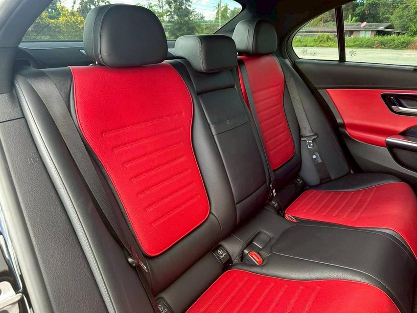 Mercedes Benz C350e AMG W206 ปี 2022 จด 2024 สีดำ เบาะแดง 12