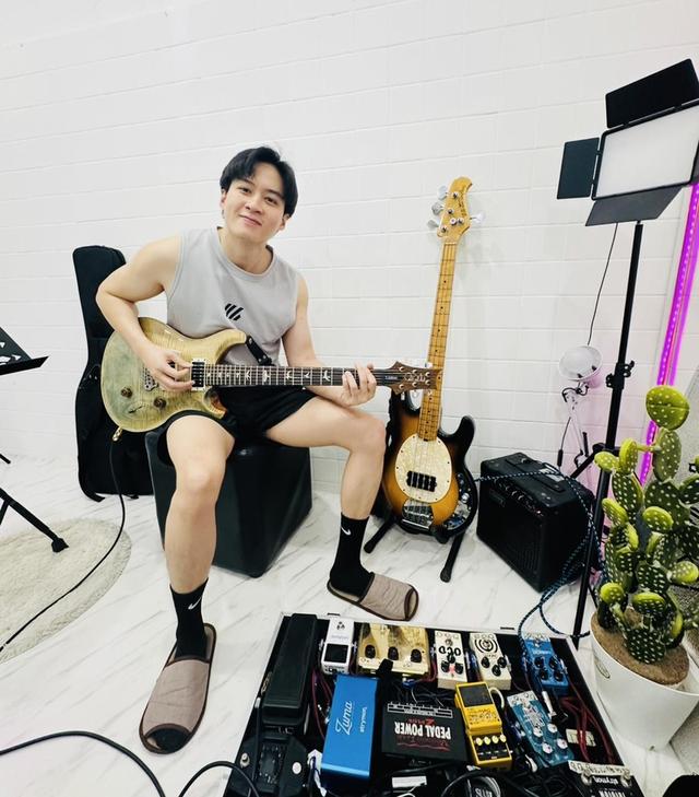 รับสอนกีตาร์ทุกประเภท ที่ Fin Music School 18