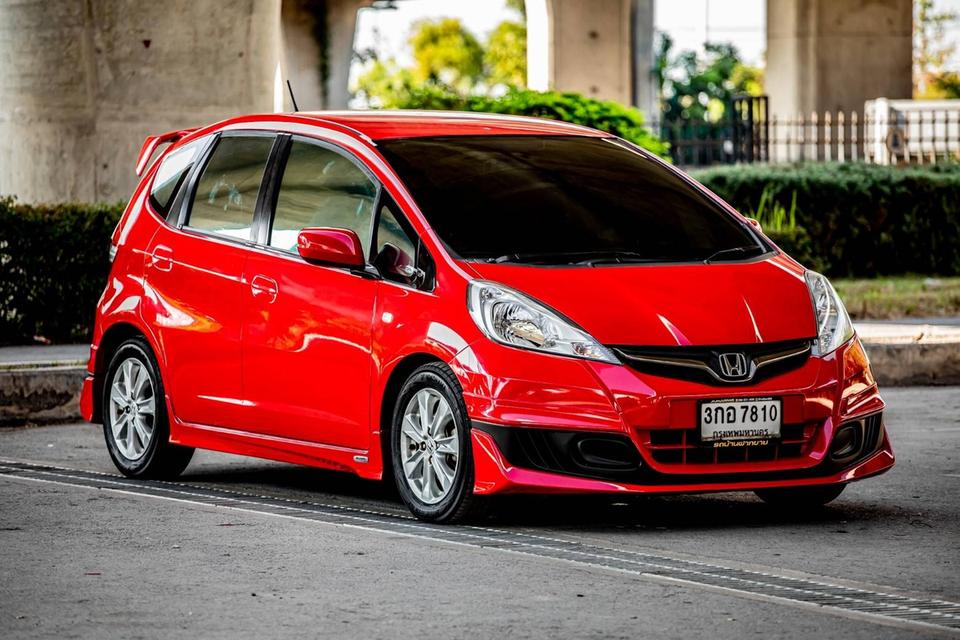 Honda Jazz 1.5 V ปี 2014 Auto สีแดง สวยสภาพดี 3