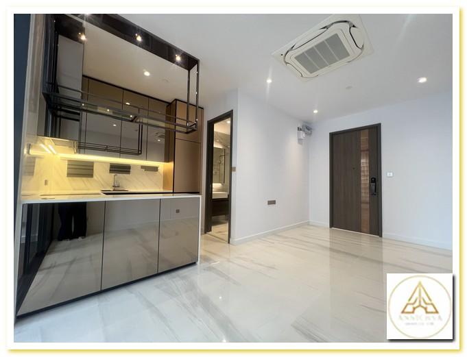 คอนโดมิเนียม High Rise ระดับ Super Luxury ถนนสาทรใต้ ใกล้ MRT ลุมพินี และ BTS ช่องนนทรี พร้อมสิ่งอำนวยความสะดวกครบครัน 1