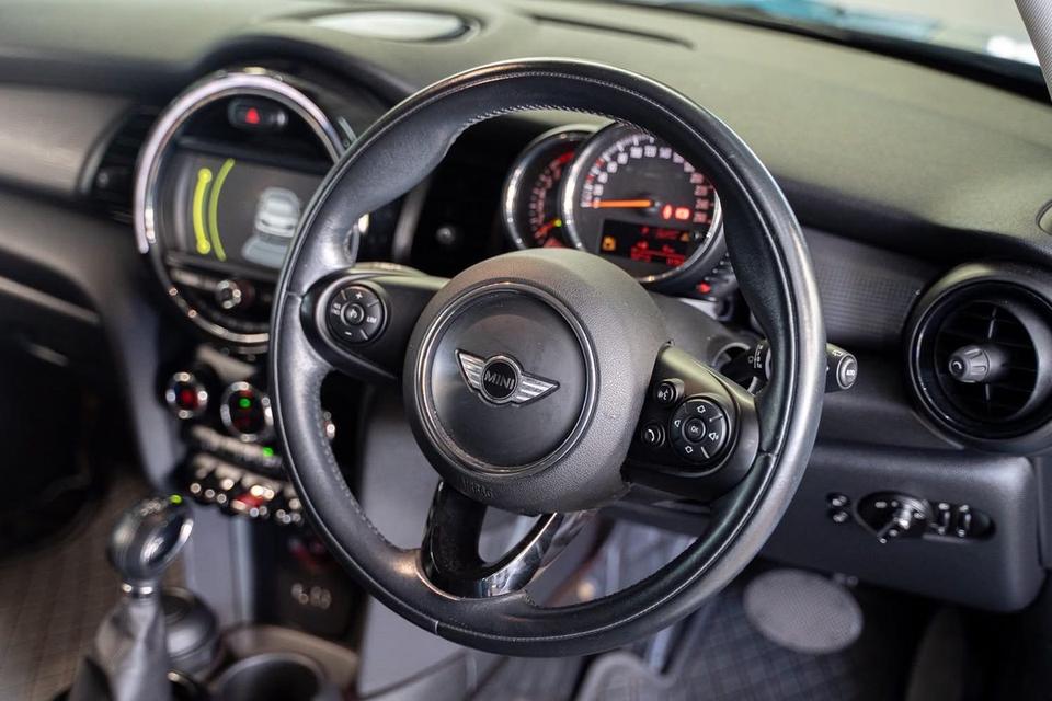MINI F56 Cooper 1.5   ปี 2015 ไมล์ 52,000 km ประวัติการเซอร์วิสศูนย์ BMW ตลอด 12