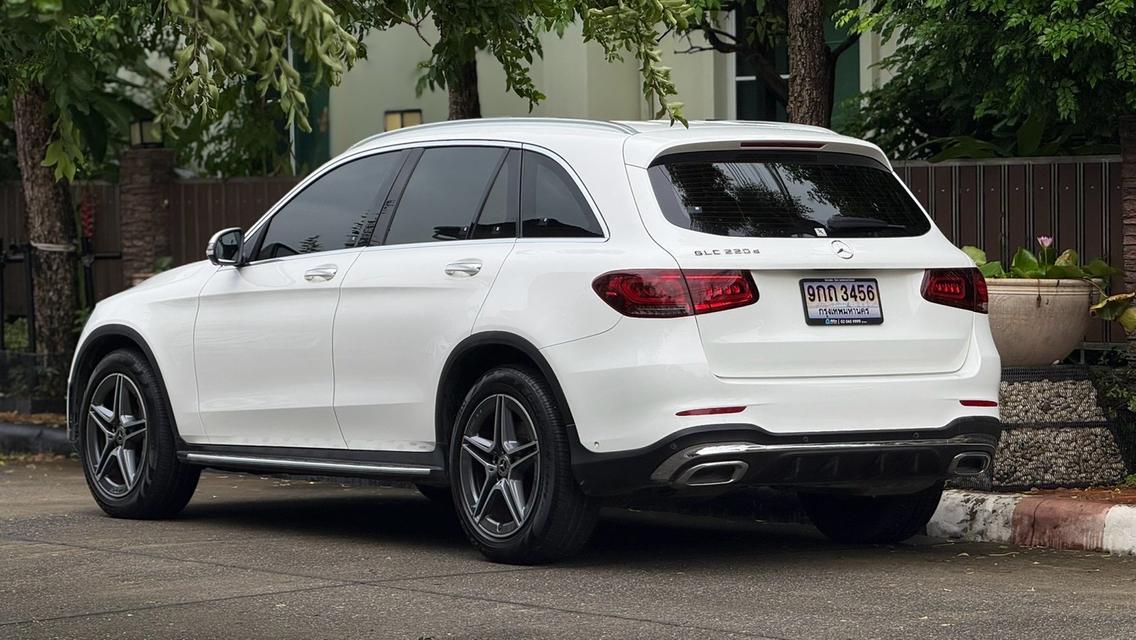 BENZ GLC220d AMG Dynamic ปี 2022 รถมือเดียว ดีเซลตัวท็อป AMG รถสวย ออปชันแน่น SUV หรู ขับดี ประหยัด ใช้งานได้ยาวๆ รูปที่ 4