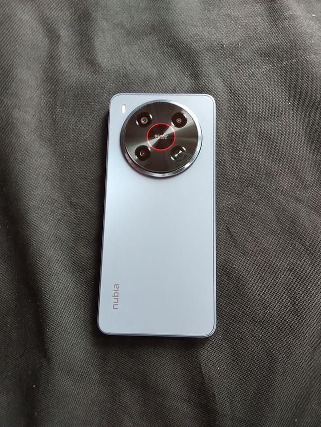 โทรศัพท์มือถือzte Nubia v70max