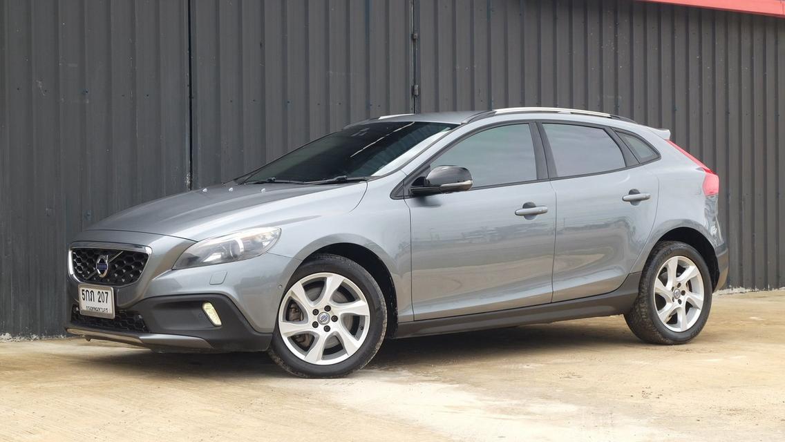 (แจ้งรหัสรถ KN207) รถพึ่งเข้า🚗 VOLVO V40, D4 2.0ดีเซล ปี2016