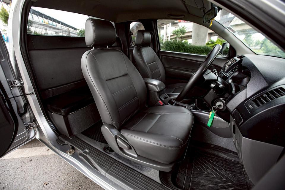 Toyota Vigo Champ SmartCab 2.5E ดีเซล เกียร์ MT ปี 2015 สีเทา  13