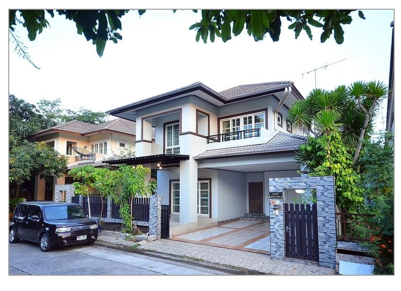 บ้านเดี่ยว 2 ชั้นหมู่บ้านปรีชา(ร่มเกล้า)  รีโนเวทใหม่สวยมาก ทำเลดีสุดๆ ติดถนนร่มเกล้า 1