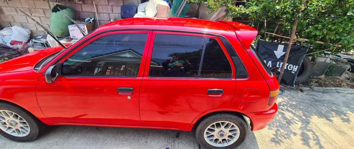 Toyota Starlet EP82 สีแดง 2