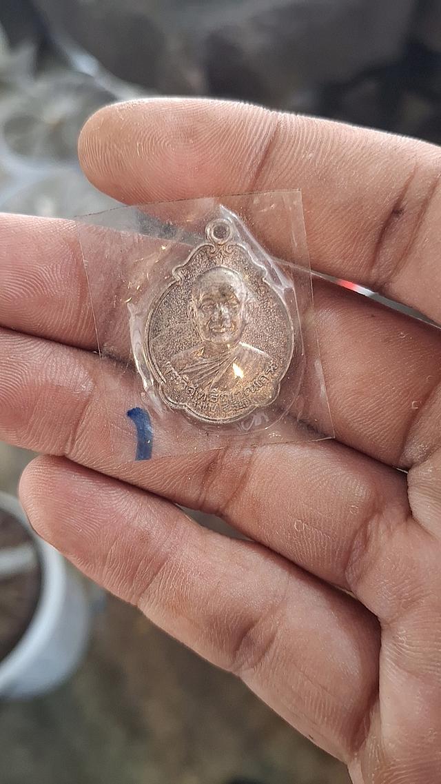 เหรียญพัดยศหลวงพ่อสมชายวัดเขาสุกิมเนื้อเงิน