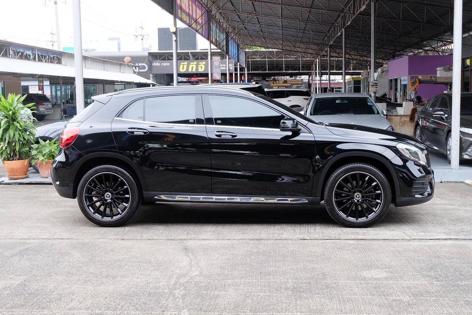 Mercedes-Benz GLA 250 AMG หลังคาแก้ว ปี 2020 Sาคาเพียง 798,000.- 3