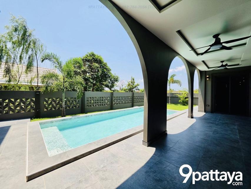 Mabprachan Pool Villa – บ้านหรูติดธรรมชาติ ใกล้อ่างมาบประชัน | Luxury Pool Villa Near Mabprachan Lake  3 ห้องนอน | 4 ห้องน้ำ • ห้องนั่งเล่น เพดานสูง 14