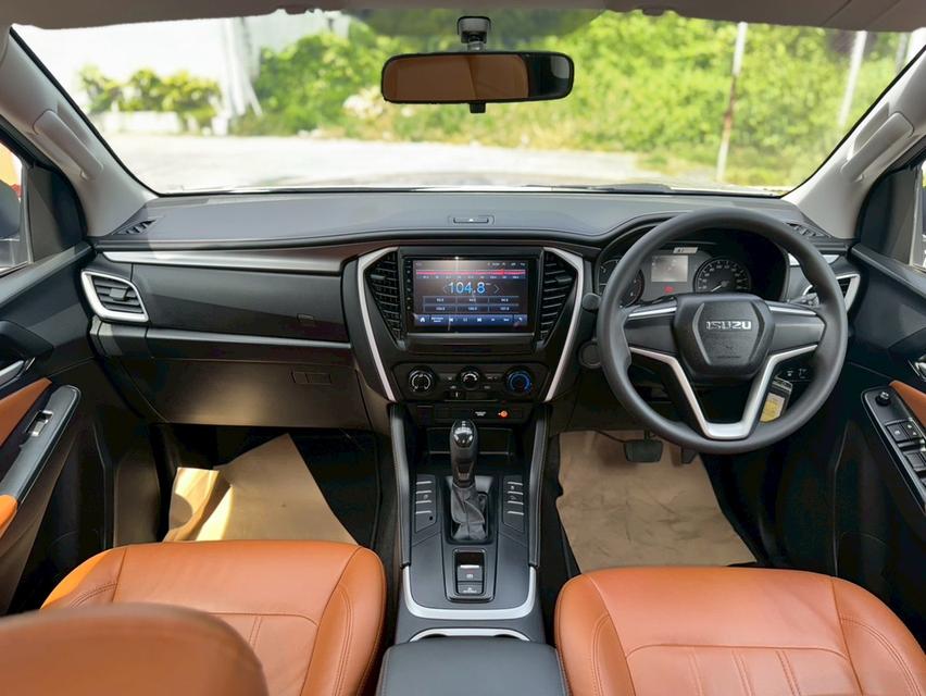 ISUZU MUX Wagon 4dr Active 7st Auto 6sp RWD 1.9DCTY2021. สีเทา ออโต้  15