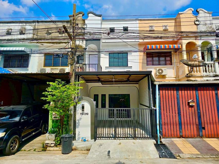 ทาวน์เฮ้าส์ รามคำแหง ใกล้รถไฟฟ้า หมู่บ้านสุภาวัล นัดถมบ้าน 085-318-6868 คุณวา 2
