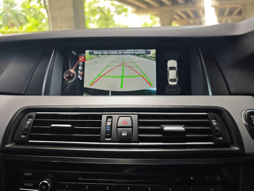 2017 BMW 520d M Sport AT ดีเซล มือเดียวป้ายแดง รูปที่ 14