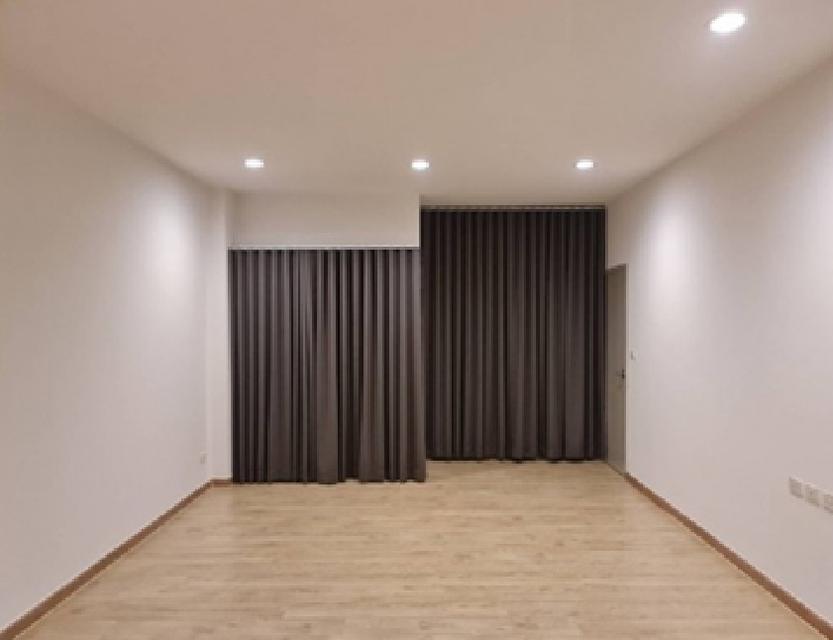 ให้เช่าทาวน์โฮม 3.5 ชั้น โครงการ พรีเมียม เพลส พหลโยธิน รามอินทรา หลังมุม / ถนนเทพรักษ์ 8