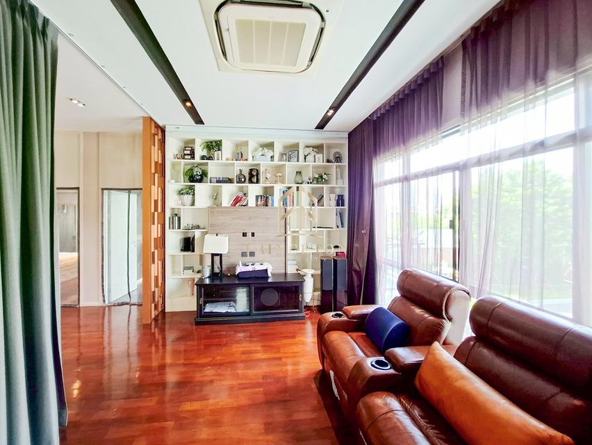 Grand Bangkok Boulevard Rama 9 A luxurious corner home located on New Krungthep Kreetha Road 11