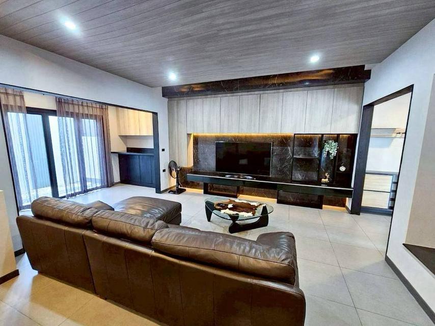 ให้เช่า 𝐕𝐈𝐕𝐄 𝐁𝐚𝐧𝐠𝐧𝐚 𝐊𝐌.𝟕 บ้านหรูสไตล์ Loft 3 ห้องนอน 4 ห้องน้ำ เฟอร์ครบ พร้อมอยู่ 5