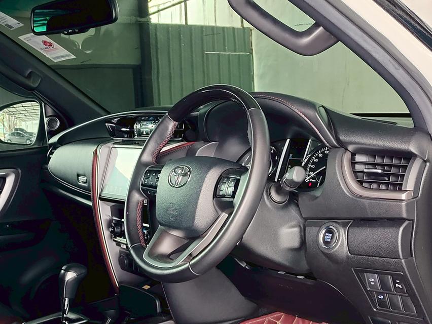 FORTUNER LEGENDER 2.4 V 2WD ปี 2021 18