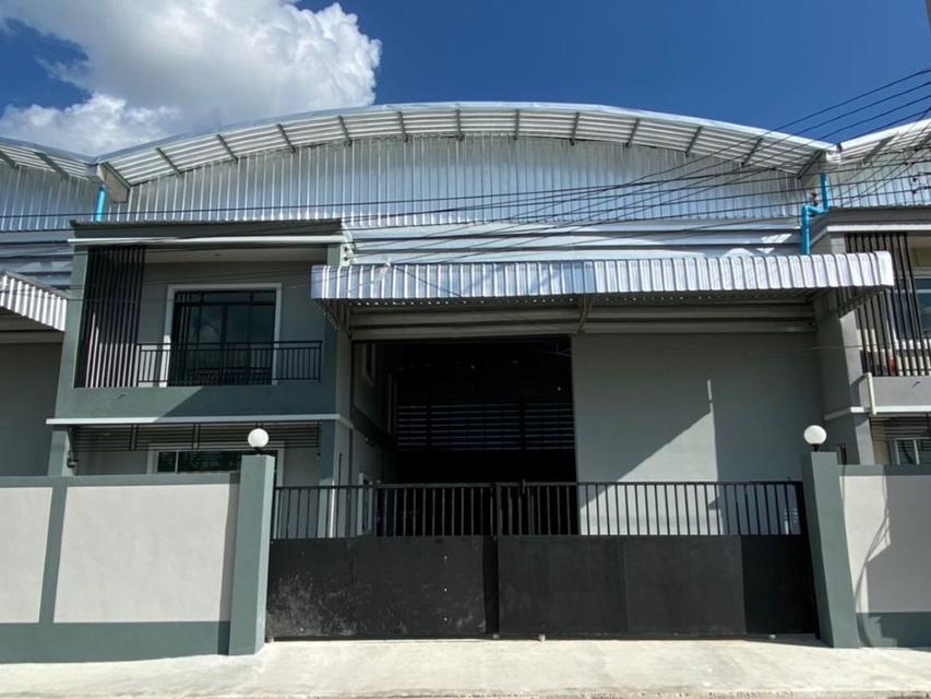 ขายหรือให้เช่า โรงงาน โกดัง ออฟฟิศ 2 ชั้น โครงการทรัพย์รุ่งเรือง ( คอกกระบือ ) ขนาดพื้นที่รวม 680 ตร.ม. ทำโรงงานได้ แถวคอกกระบือ จังหวัดสมุทรสาคร 1