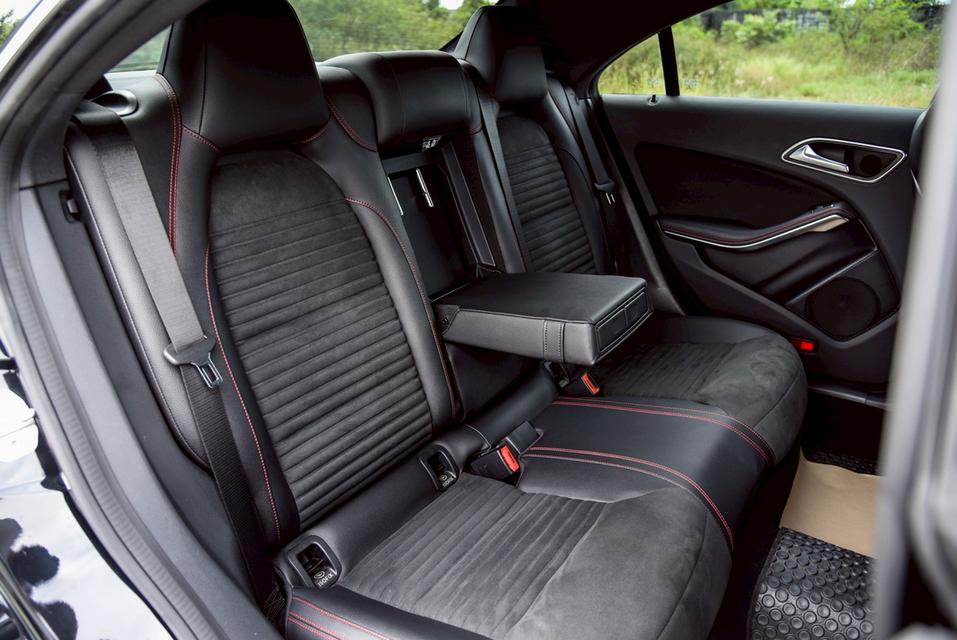 รหัสรถ CBL8160 Mercedes-Benz CLA250 AMG Dynamic [W117] AT 2017 11