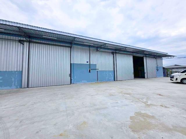 ให้เช่าโกดัง โรงงาน พร้อมออฟฟิศ เลียบคลองบางน้ำจืด 1.3 กม. 400 ตร.ม เดินทางสะดวก สถานีรถไฟบางน้ำจืด 350 ม.ถ.เอกชัย-พระรา 7