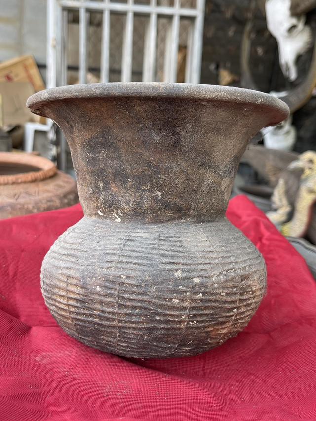 เครื่องปั้นดินเผาโบราณ บ้านปราสาท ปากแตร ภาชนะดินเผา หม้อดินเผาโบราณ