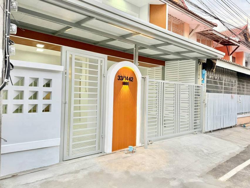 หมู่บ้านพฤกษา3  ถนนวัดลาดปลาดุก บางบัวทอง ทาวน์เฮาส์ 2 ชั้นตกแต่งใหม่พร้อมอยู่ มีระเบียงด้านหน้า บ้านใกล้ตลาด 3