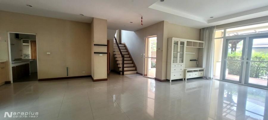 69030160 : ขายบ้านเดี่ยว 2 ชั้น หลังมุม สไตล์โมเดิร์น 4 ห้องนอน พร้อมเรือนรับรอง บนที่ดินขนาด 91.9 ตร.ว. หมู่บ้านวรารมย์ พรีเมี่ยม วัชรพล-จตุโชติ กรุ 6