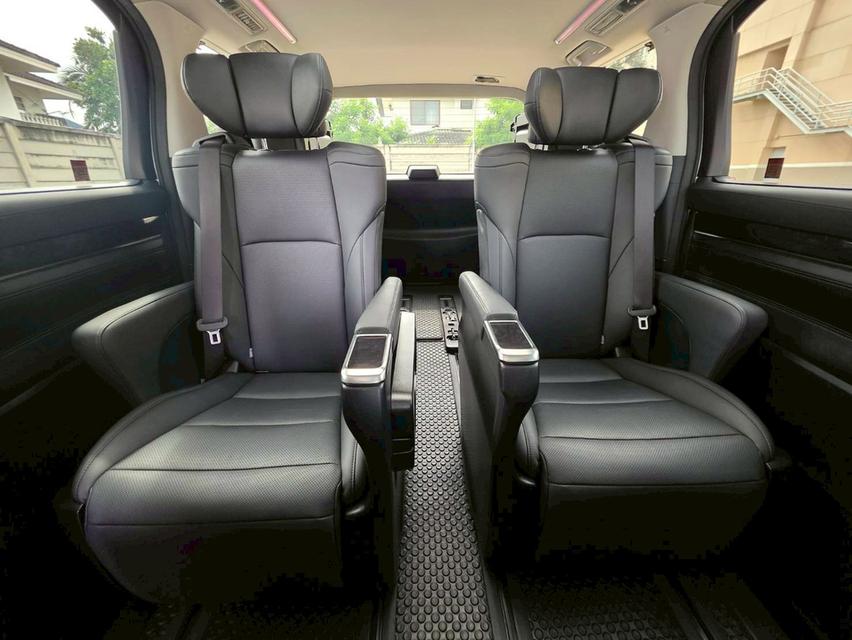 Toyota ALPHARD 2.5SC PACKAGE สีขาว ปี 2022 ไมล์ 62,000 กม.  8