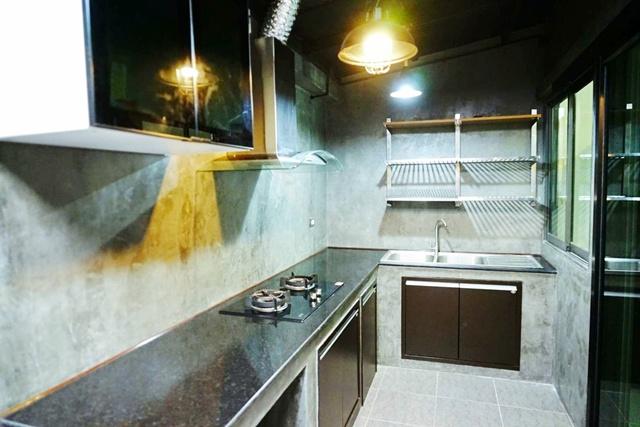 เลียบคลองหลวงแพ่ง MRT ศรีแบริ่ง 2.4 กม.ให้เช่าทาวน์เฮ้าส์ 3 ชั้น 20 ตร.ว. 240 ตร.ม. เฟอร์นิเจอร์ลอยครบ 3 นอน 4 น้ำ 7