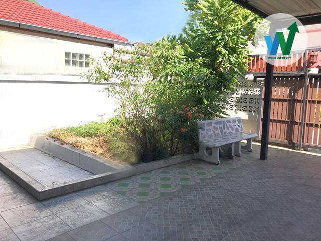 หมู่บ้านพรายรัตนะ ขายบ้านเดี่ยว 42 ตร.ว. หน้ากว้าง พื้นที่เยอะ 2 ห้องนอน 2 ห้องน้ำ 3 แอร์ 2 ที่จอดรถ ใกล้รถไฟฟ้าสถานีคปอ. 3