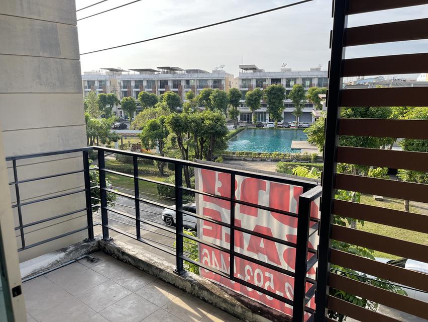 บ้าน-อาคารพาณิชย์, ทาวน์โฮม มีดาดฟ้า 10