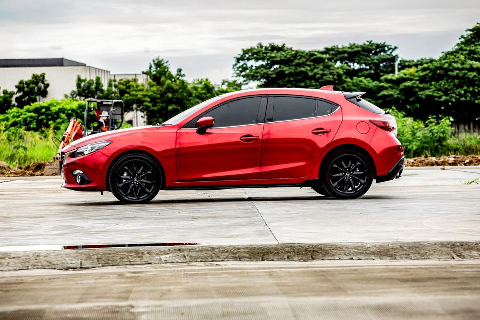 Mazda3 Skyactiv 2.0SP Hatchback ปี 2015 สีแดง  11