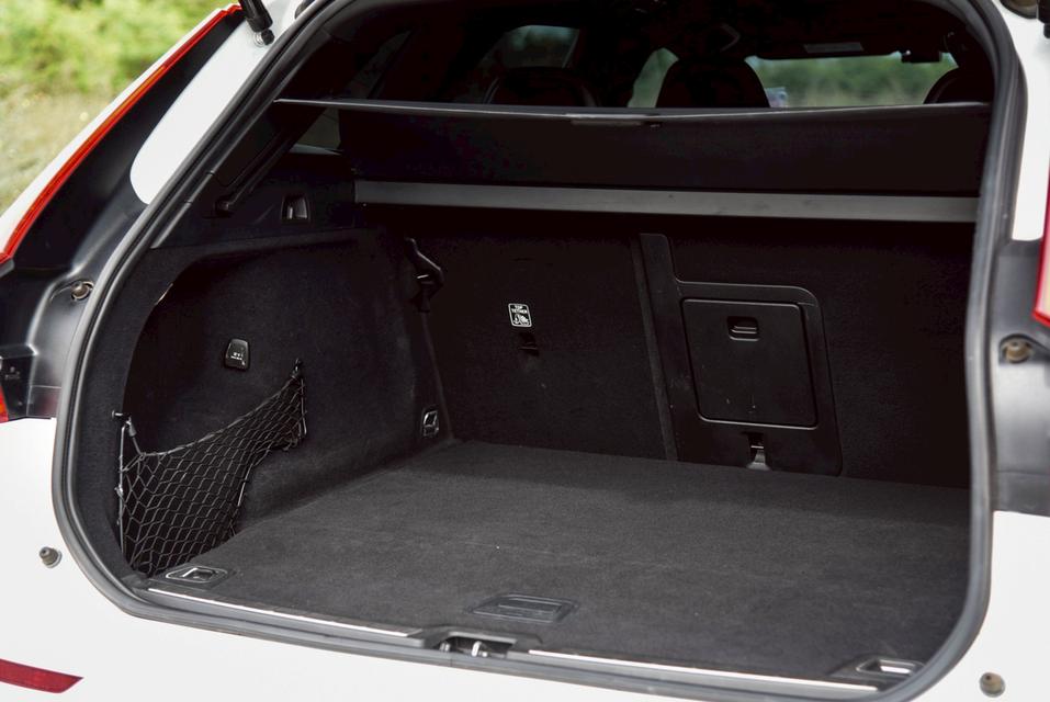 รหัสรถ CBL8457 Volvo XC60 Recharge T8 R-Design AT 2018 5