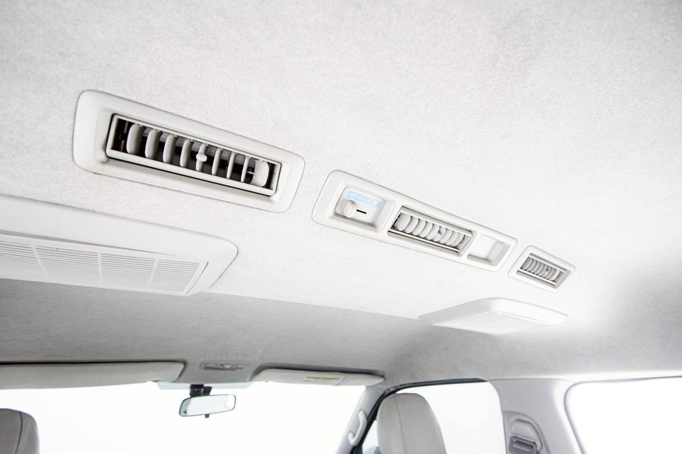 TOYOTA VENTURY 2.7 MAJESTY 2009  9