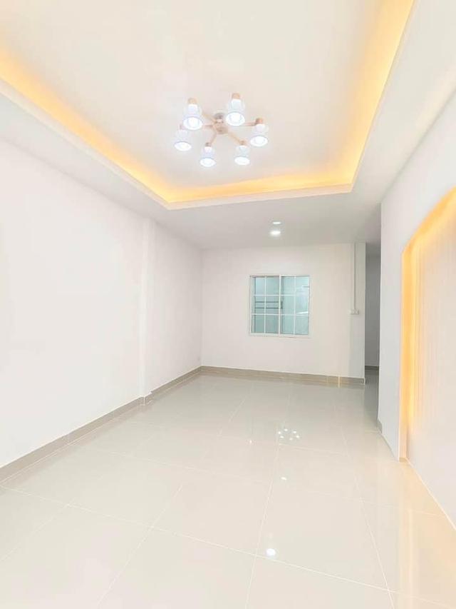บ้านฟ้าชมพฤก ลำลูกกาคลอง8 ของแถมมากมาย 18 ตร.วา 1.79 ล้าน