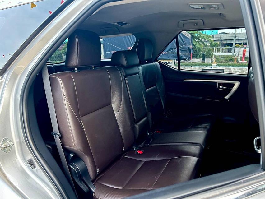 ขาย Toyota Fortuner 2.4V ปี16 12