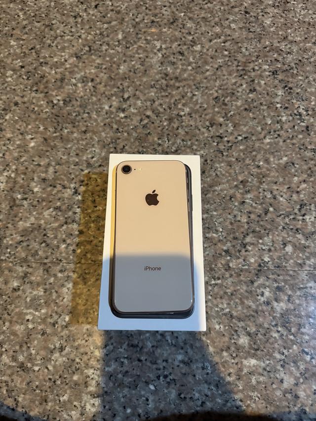 ขายๆๆๆถูกๆๆไอโฟน8สีGold64กิ๊กสูนTrueใช้งานปกติหมดทุกๆฟังชั่นเครื่องรีสโตได้ตลอดไม่มีติดไอคราว Model TH/A ( แบต100%ไม่ต้องเปลี่ยนแบตละคับใช้งานยาวๆ )