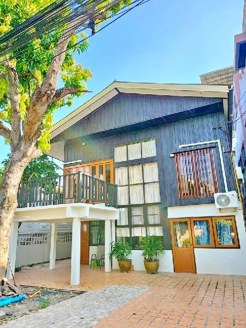 รับจดบริษัทได้ MRT สุทธิสาร 600 ม.ให้เช่าบ้านเดี่ยว 2 ชั้น บ้านทรงไทย 240 ตร.ม.60 ตร.วา. ทำเป็น Airbnb ร.นานาชาติเดอะรีเ 2