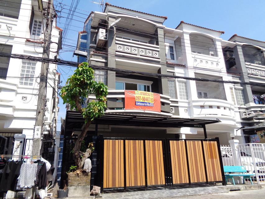 🚩 บ้านรีโนเวท ทาวน์โฮม 3 ชั้น หลังใหญ่ โครงการ เดอะ รีโน่ นวมินทร์ ติดห้างโลตัสนวมินทร์ 2