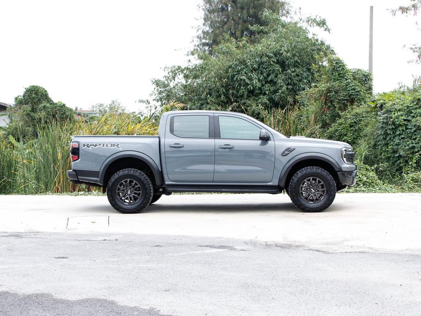 Ford Ranger Double Cab 2.0L Bi-Turbo Raptor 4WD ปี 2023 โฉม DOUBLE CAB เกียร์ AUTO ดีเซล สีเทา รถบ้านพร้อมใช้งาน ไมล์เพียง 21,753 km. 4