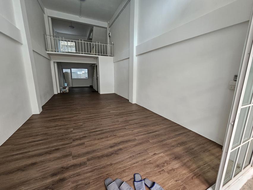 ขาย 4 ชั้น +ชั้นลอย (เฉลิมพระเกียรติร.๙ ) ประเวศ อุดมสุข ใกล้ห้างซีคอน พาราไดซ์ 4