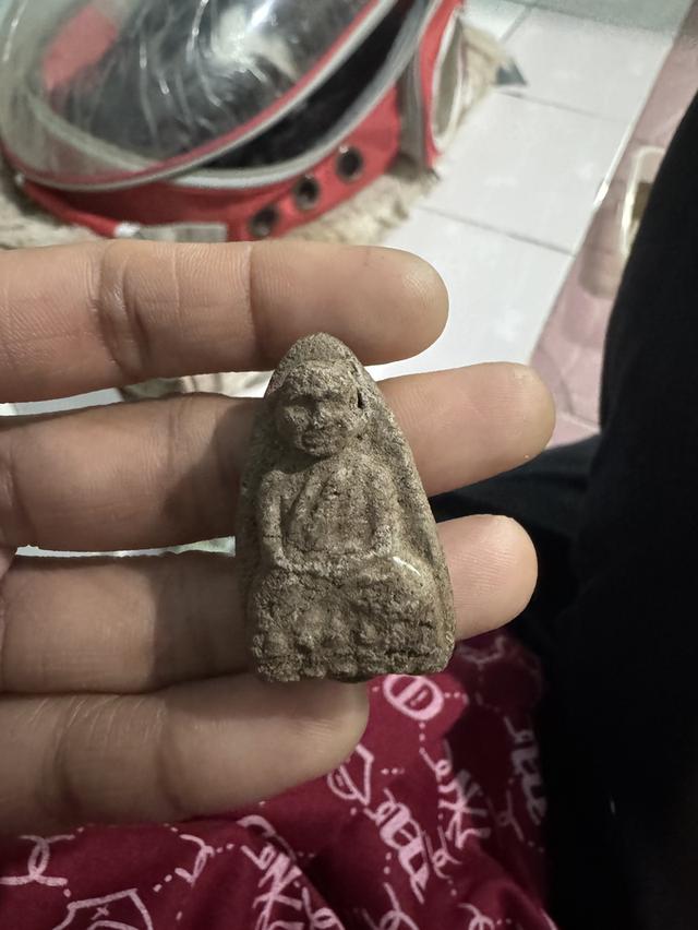 วัตถุในภาพคือ พระเครื่องหลวงปู่ทวด พิมพ์หลังเตารีด รูปที่ 9