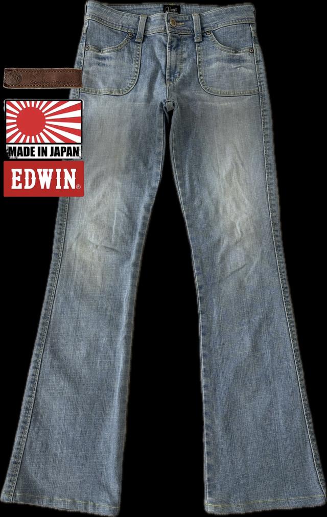 กางเกงยีนส์ขาบานสียีนส์อ่อน ยี่ห้อ Something รุ่น Vienus Jean จากแบรนด์ EDWIN Size S มือสอง ขายตามสภาพกางเกงมีกระเป๋าหน้าแบบปะ (patch pockets)