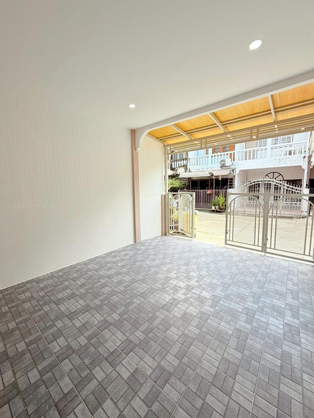 ขายทาวน์เฮาส์ หมู่บ้านพิพรพงษ์ 2 ซ.วิภาวดีรังสิต 84 (โทรสอบถามราคา)