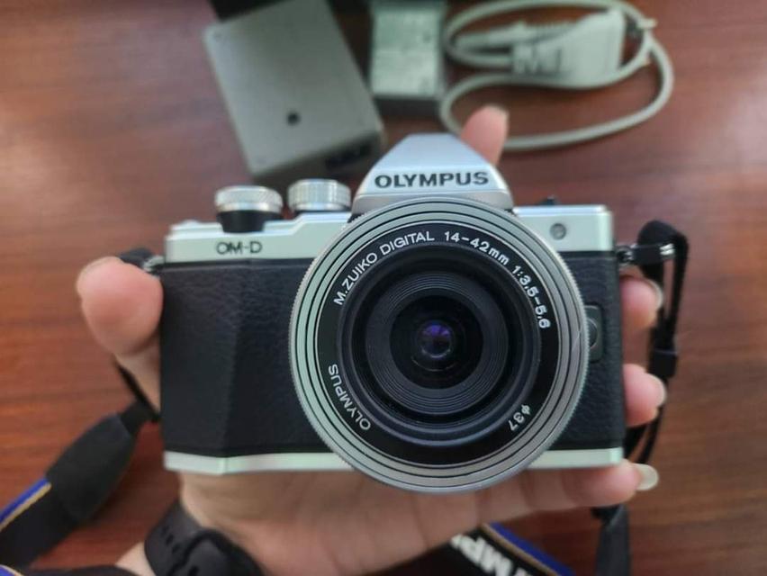 ขายกล้อง Olympus e-m10 2